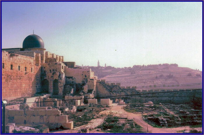 Once inside the Dung Gate we could still see the Mount of Olives and the black dome of the Al-Aqsa Mosque